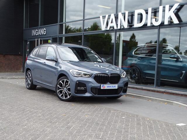 BMW X1 xDrive25e M Sportpakket Pano.dak Head-Up Display Harman-Kardon LED Camera Navi-Plus Apple Carplay Park.Ass. Driv.Ass. 19''LM Velgen