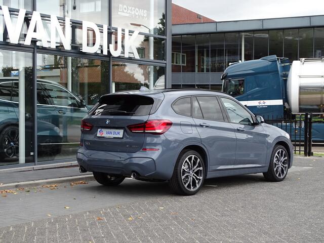 BMW X1 xDrive25e M Sportpakket Pano.dak Head-Up Display Harman-Kardon LED Camera Navi-Plus Apple Carplay Park.Ass. Driv.Ass. 19''LM Velgen