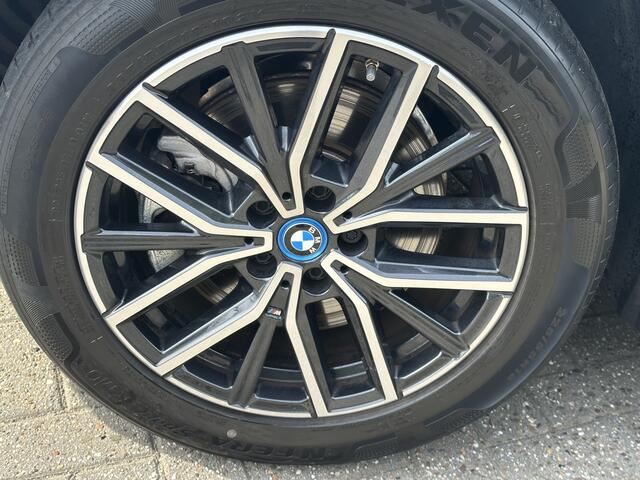 BMW X1 xDrive30e M Sport Pano-Dak | Adapt. Cruise | 360-Camera | Keyless | HUD |