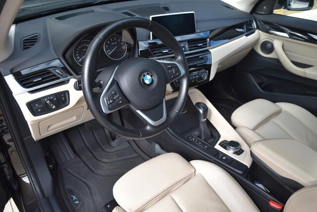 BMW X1 xDrive25i Centennial High Executive * Head-up * LED * Sportstoelen * Panoramadak *