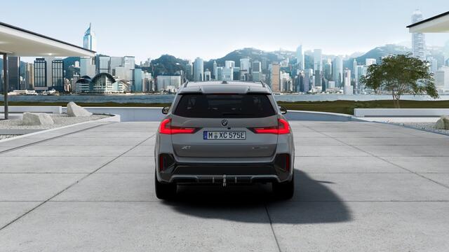 BMW X1 xDrive25e High Executive M Sport Automaat / Panoramadak / Trekhaak / Sportstoelen / Adaptieve LED / M Adaptief onderstel / Parking Assistant Plus / Stuurverwarming