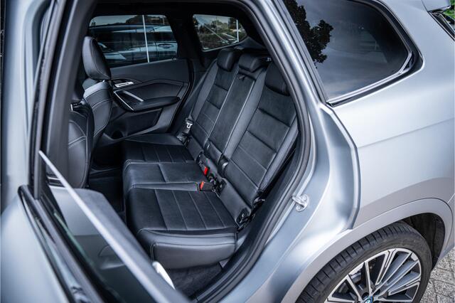 BMW X1 xDrive30e ** Panodak ** Innovation ** Driving Assistant NP 74K ** 1.800kg trekgewicht!