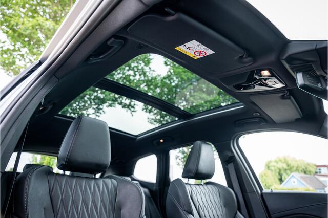 BMW X1 xDrive30e ** Panodak ** Innovation ** Driving Assistant NP 74K ** 1.800kg trekgewicht!