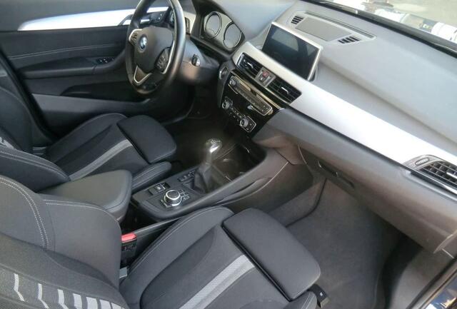 BMW X1 xDrive 25e Advantage Panoramadak Trekhaak LED Achteruitrijcamera Navi Pro HiFi-speakersysteem DAB