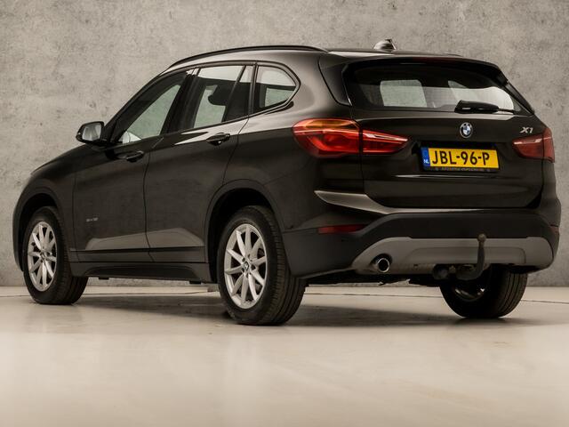 BMW X1 sDrive18i High Executive Automaat (PANORAMADAK, NAVIGATIE, CLIMATE, STOELVERWARMING, LEDEREN SPORTSTOELEN, CRUISE, LED KOPLAMPEN, TREKHAAK, NIEUWE APK, NIEUWSTAAT)