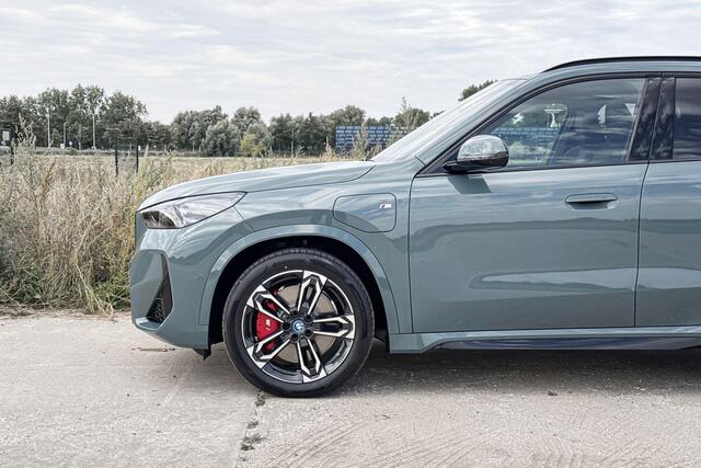 BMW X1 xDrive25e | M Sport | Glazen Panoramadak | Stoelverwarming | Head-up Display |