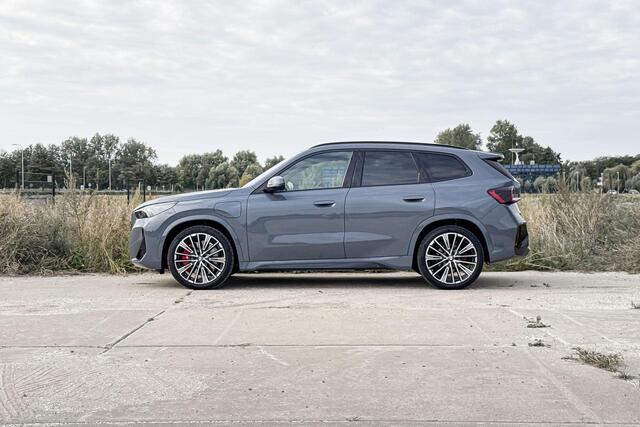 BMW X1 xDrive30e | M Sport | Glazen Panoramadak | Stoelverwarming | Trekhaak |