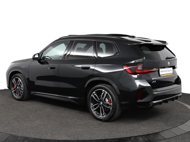 BMW X1 sDrive20i M Sportpakket Pro | Trekhaak | Panoramadak | Driving Assistant Plus | Harman-Kardon | Comfort Access