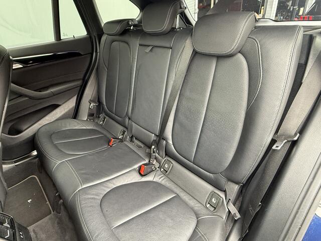 BMW X1 BWJ 2020 sDrive20i 192 PK VDL Nedcar Edition AUTOMAAT / NAVI / CLIMA / CRUISE / LEDER / STOELVERW. / CAMERA / ELEKTRISCHE ACHTERKLEP / LMV / PDC