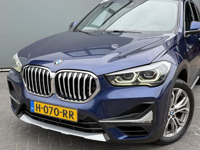 BMW X1 BWJ 2020 sDrive20i 192 PK VDL Nedcar Edition AUTOMAAT / NAVI / CLIMA / CRUISE / LEDER / STOELVERW. / CAMERA / ELEKTRISCHE ACHTERKLEP / LMV / PDC