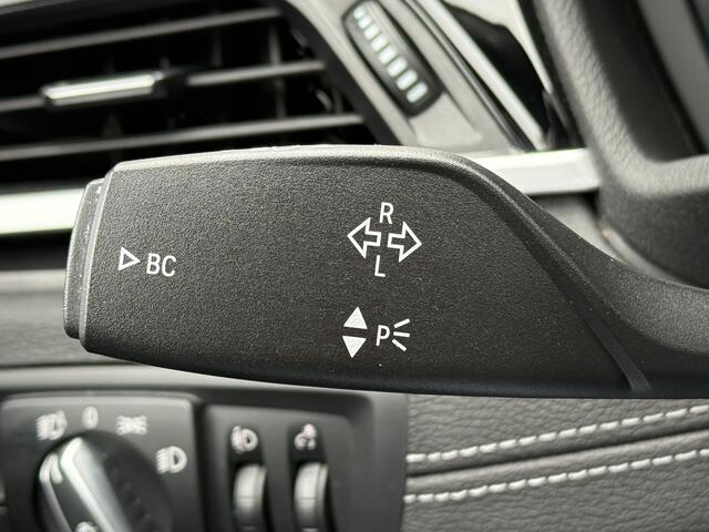 BMW X1 BWJ 2020 sDrive20i 192 PK VDL Nedcar Edition AUTOMAAT / NAVI / CLIMA / CRUISE / LEDER / STOELVERW. / CAMERA / ELEKTRISCHE ACHTERKLEP / LMV / PDC