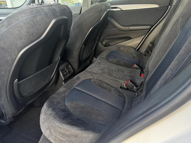 BMW X1 xDrive20i High Executive M-Sport, Camera, alcantara, trekhaak