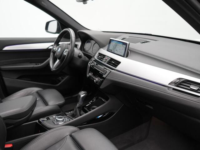 BMW X1 xDrive25e xLine Plug In Hybrid 222pk Dealer O.H PHEV | Panodak | Sfeerverlichting | Lederen Sportstoelen Verwarmd | Cruise Control | Camera | Navigatie | LED | DAB |