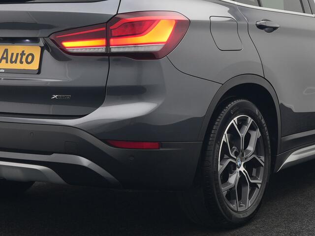 BMW X1 xDrive25e xLine Plug In Hybrid 222pk Dealer O.H PHEV | Panodak | Sfeerverlichting | Lederen Sportstoelen Verwarmd | Cruise Control | Camera | Navigatie | LED | DAB |