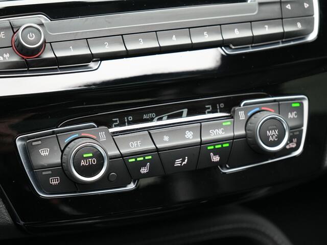 BMW X1 xDrive25e xLine Plug In Hybrid 222pk Dealer O.H PHEV | Panodak | Sfeerverlichting | Lederen Sportstoelen Verwarmd | Cruise Control | Camera | Navigatie | LED | DAB |