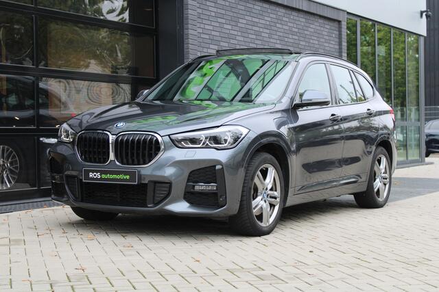 BMW X1 xDrive25e High Executive M-SPORT | BTW | PANO | ACC | CAMERA | KEYLESS | HUD | STOELVERWARMING |