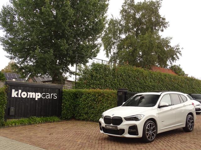 BMW X1 xDrive25i M-Sport | HUD | Carplay | Pano | Ad.Cruise | 19"| All black | Full Options!