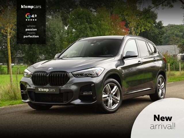 BMW X1 xDrive20i M-Sport | Trekhk | Nav | 18" | Stoelverw | Camera | All Black!