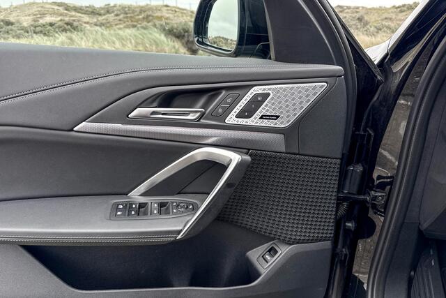 BMW X1 xDrive30e | M Sport | Glazen Panoramadak | Harman Kardon | Head-up Display |