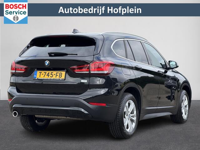 BMW X1 sDrive18iA High Executive | Automaat | Cruise Control | Camera | Navigatie | Stoelverwarming | LM-Velgen | Climate Control | Elektrisch bedienbare Achterklep | Parkeer Sensoren voor en achter | LED Verlichting