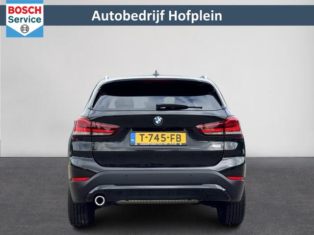 BMW X1 sDrive18iA High Executive | Automaat | Cruise Control | Camera | Navigatie | Stoelverwarming | LM-Velgen | Climate Control | Elektrisch bedienbare Achterklep | Parkeer Sensoren voor en achter | LED Verlichting