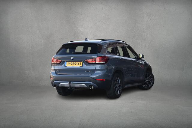 BMW X1 sDrive20i Business Edition Plus | Trekhaak | Pano | Leer | CarPlay | Stoelverw.