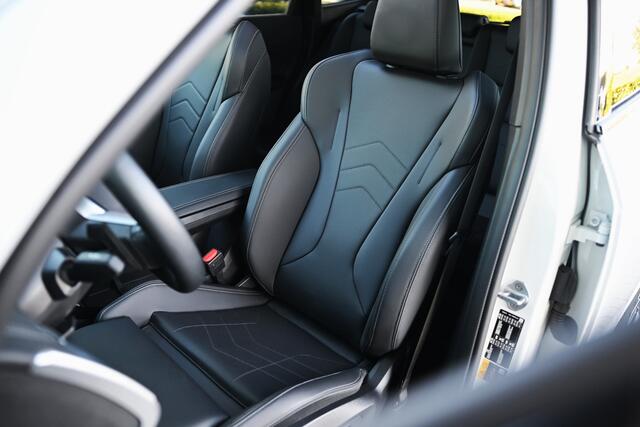 BMW X1 xDrive30e High Executive M Sport Automaat / Panoramadak / Trekhaak / Sportstoelen / M Adaptief onderstel / Stuurverwarming / Comfort Access / Adaptieve LED / Head-Up / Harman Kardon