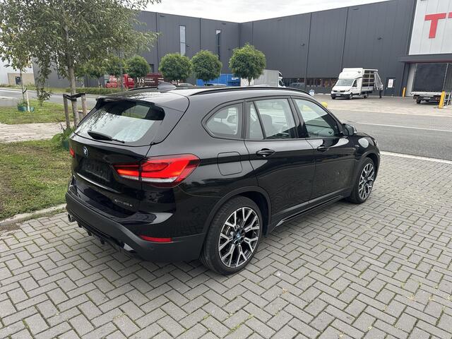 BMW X1 xDrive25e Sportline LED Camera Keyless Sportstoelen