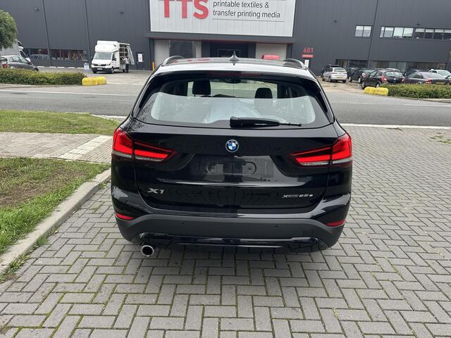 BMW X1 xDrive25e Sportline LED Camera Keyless Sportstoelen