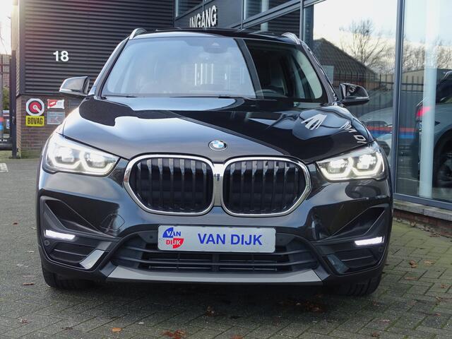 BMW X1 xDrive25e Exe. Pano.Dak Camera Elek.Stoelen ADA.LED Head-up HiFi Apple CarPlay Nav.Plus 17" LM Velgen
