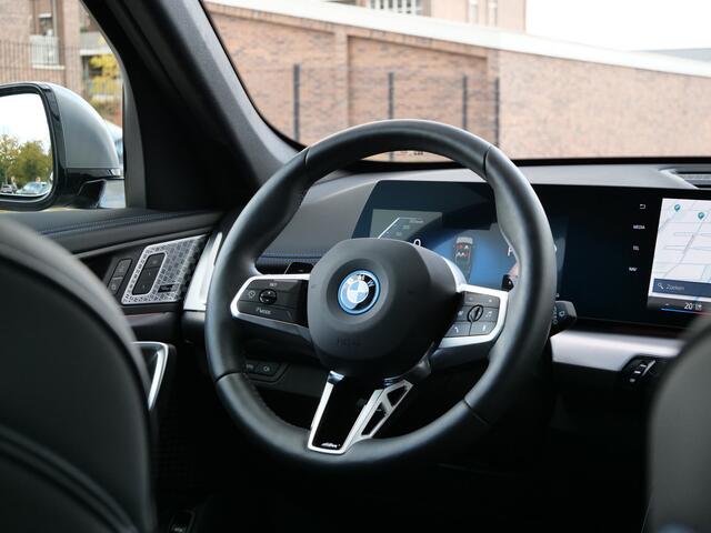 BMW X1 xDrive25e M Sport pakket Pro 245 Pk Automaat Schuifdak / Winterpakket / Harman Kardon