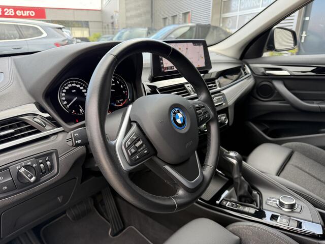 BMW X1 xDrive25e High Executive Sport Line Head-Up Display LED Elek Stoelverstelling Navi Plus PDC 18 Inch