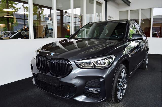 BMW X1 sDrive20i M-Sportedition | Panorama | Trekhaak