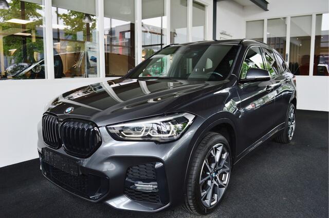 BMW X1 sDrive20i M-Sportedition | Panorama | Trekhaak