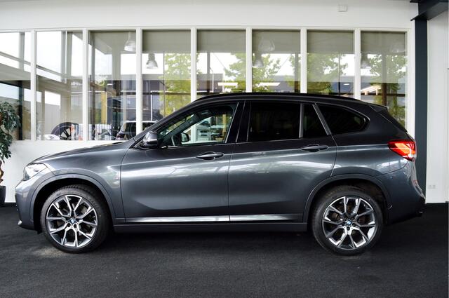BMW X1 sDrive20i M-Sportedition | Panorama | Trekhaak
