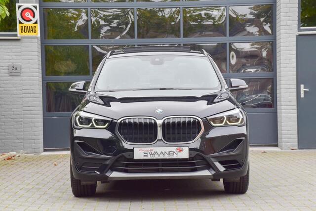 BMW X1 sDrive20i High Executive | Pano | Leer