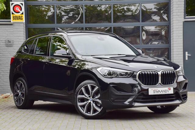 BMW X1 sDrive20i High Executive | Pano | Leer