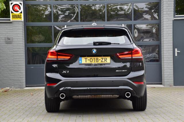 BMW X1 sDrive20i High Executive | Pano | Leer