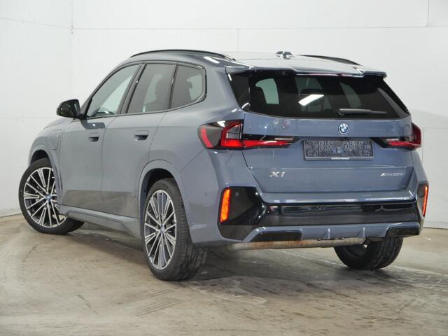 BMW X1 xDrive30e | M-Sport | Panorama | 20" | Trekhaak | 360 cam | Co Pilot | Stoelmassage