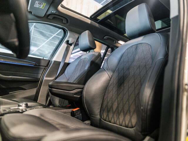 BMW X1 xDrive25e Executive X-Line | Panorama | Camera | 4x4 | Navigatie | Leder