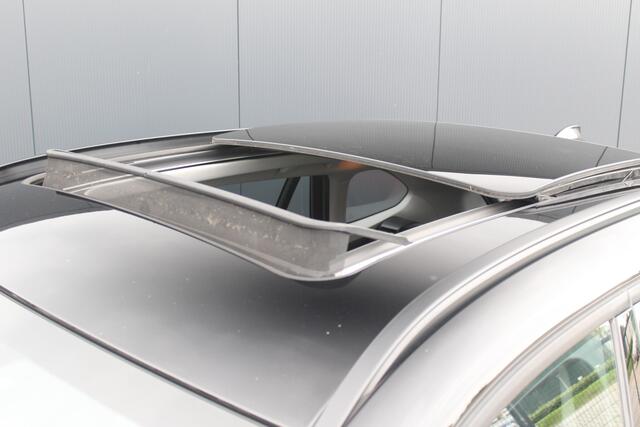 BMW X1 xDrive25e Business Edition Plus | Incl. 12 maanden garantie | Head-up display | Parkeersensoren | Verwarmde voorstoelen | Schuif/kantel dak | Climate control | Lichtmetalen velgen | Elektrische kofferklep | Cruise control | Bluetooth