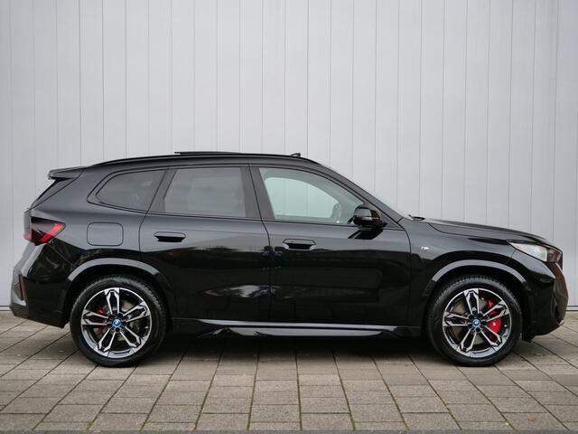 BMW X1 xDrive25e M Sport pakket Pro 245 Pk Automaat Schuifdak / Winterpakket / Harman Kardon