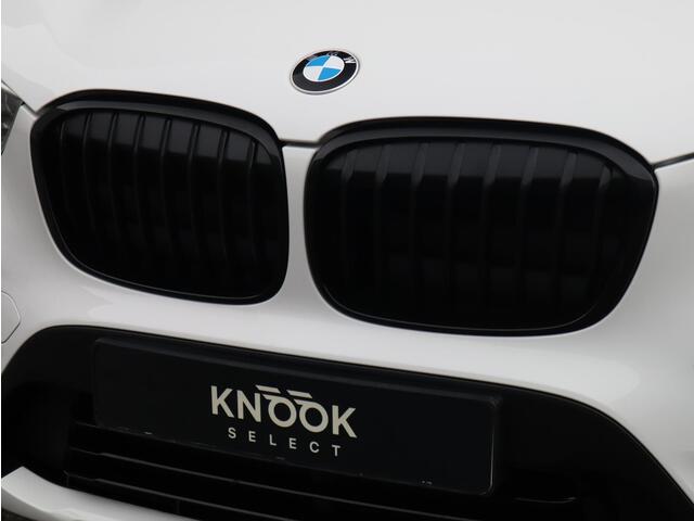 BMW X1 sDrive20i Centennial Executive Sportstoel / Trekhaak / Harman Kardon / LED