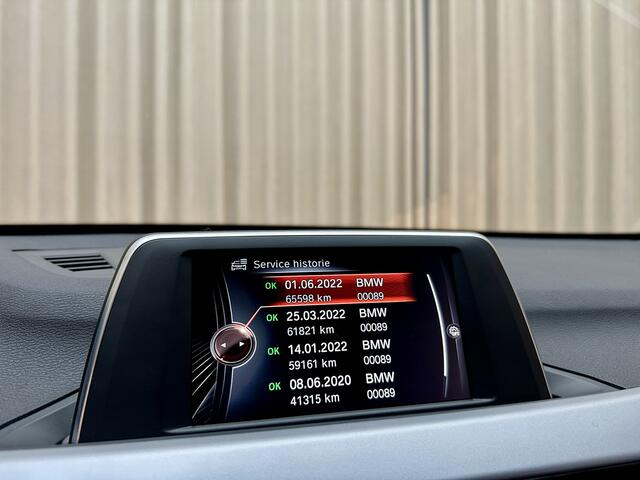 BMW X1 sDrive20i *192PK* Stoelverwarming / Navigatie / PDC / Bluetooth / 17"LMV