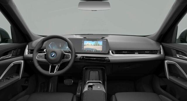 BMW X1 xDrive25e M Sport - Panoramadak - Parking/Driving Assistant Plus - Head up - Elektrisch verstelbare/verwarmde stoelen - Sportstoelen - Getinte Ruiten - Comfort Access - Grootlichtassistent -
