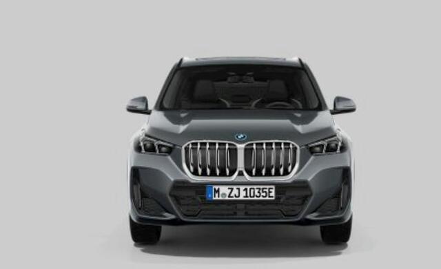 BMW X1 xDrive25e M Sport - Panoramadak - Parking/Driving Assistant Plus - Head up - Elektrisch verstelbare/verwarmde stoelen - Sportstoelen - Getinte Ruiten - Comfort Access - Grootlichtassistent -