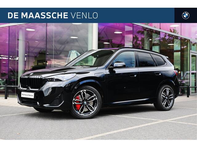 BMW X1 xDrive25e High Executive M Sport Automaat / Panoramadak / Trekhaak / Sportstoelen / M Adaptief onderstel / Head-Up / Adaptieve LED / Parking Assistant Plus /