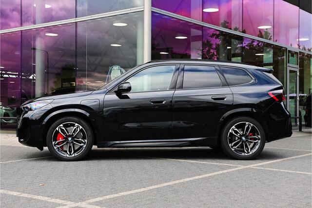 BMW X1 xDrive25e High Executive M Sport Automaat / Panoramadak / Trekhaak / Sportstoelen / M Adaptief onderstel / Head-Up / Adaptieve LED / Parking Assistant Plus /
