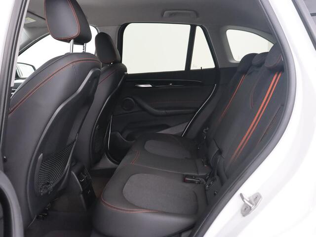 BMW X1 xDrive25e Sport Line | Stoelverwarming | Camera | Full LED | Sportstoelen | Keyless | Navigatie | Climate control | Parkeerhulp | Cruise control | DAB | Bluetooth