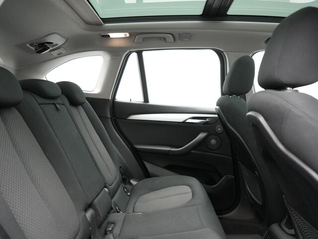 BMW X1 xDrive25e Executive Plug In Hybrid 222pk Dealer O.H PHEV | Trekhaak Afneembaar | Panodak | Adaptive Cruise | Stoelen Memory & Verwarmd | Harman & Kardon | Apple Carplay | LED Koplampen |